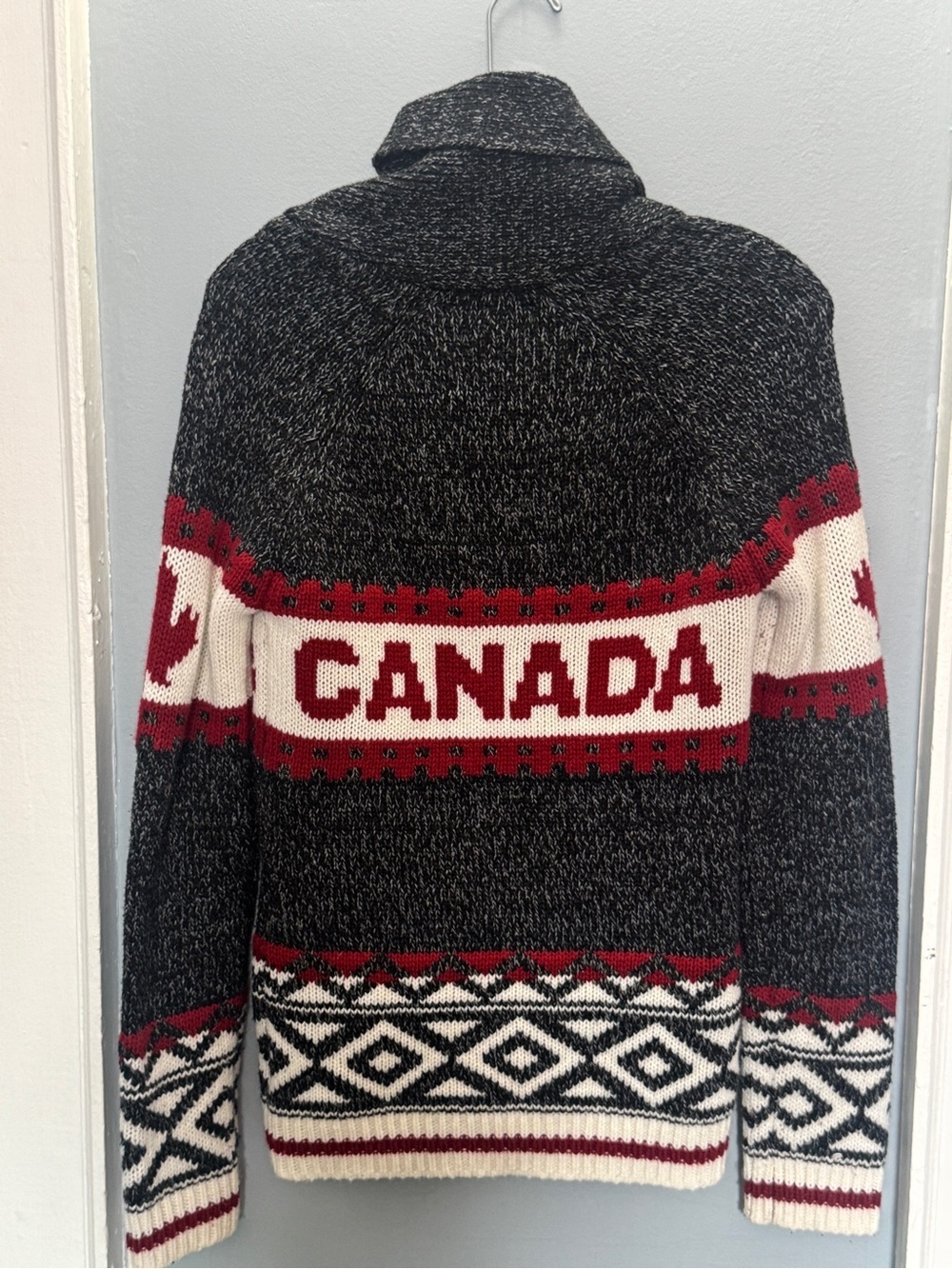 Elbows Up Womens Canada Shawl Collar Knit Cardigan Sweater Grey Red Cream Medium - Picture 3 of 4